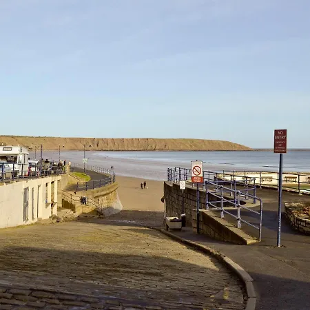 Beach House * Gristhorpe